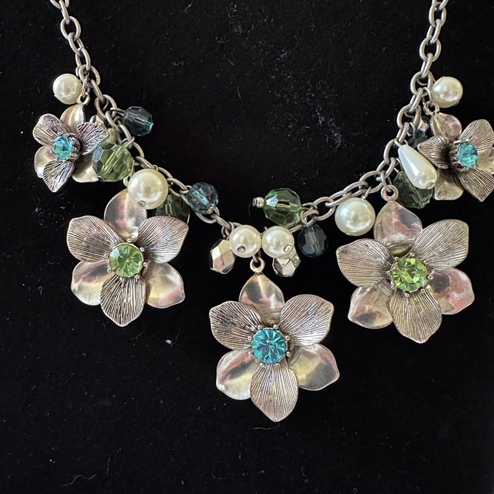 Premier Designs NEW in box Adjustable necklace 16”-20” Bright green & blue gems